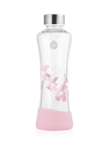 EQUA Glasflasche Magnolia 0,55l Trinkflasche aus Glas 550 ml Sportflasche mit Silikonboden Flasche mit Silikonhülle Designer Trinkflasche für unterwegs und Büro
