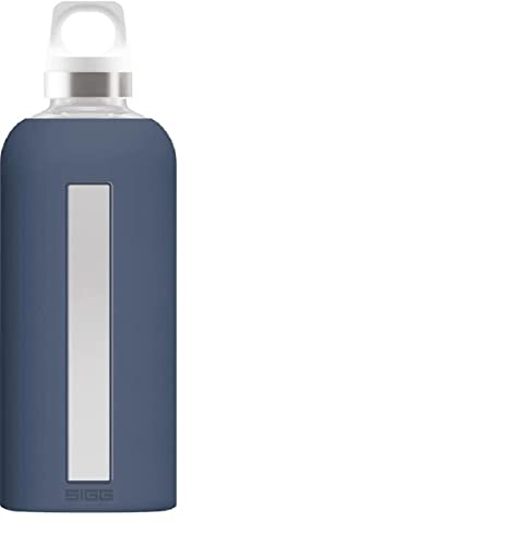 SIGG Star Midnight Trinkflasche (0.5 L), schadstofffreie und auslaufsichere Trinkflasche, hitzebeständige Trinkflasche aus Glas mit Silikonhülle